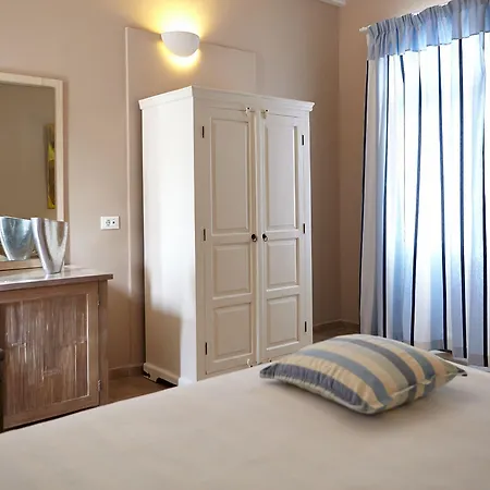 Orizontes Santorini Hotel